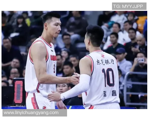 易建联宣布参加新赛季CBA联赛，球迷期待他的表现